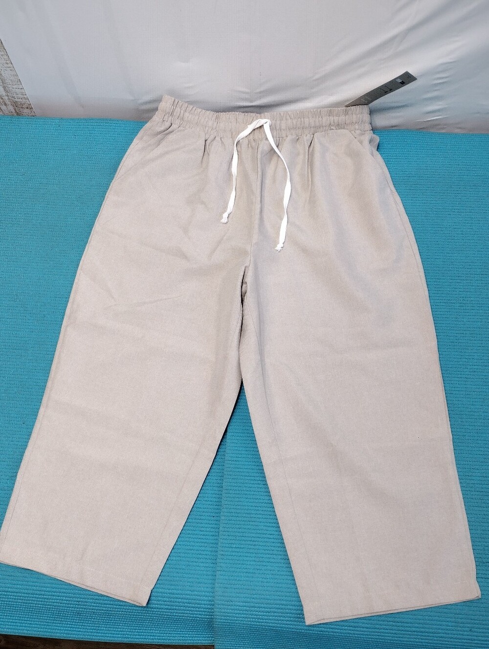 NWT Emery Rose Neutral Beige Elastic Waist Capri Pants  - L